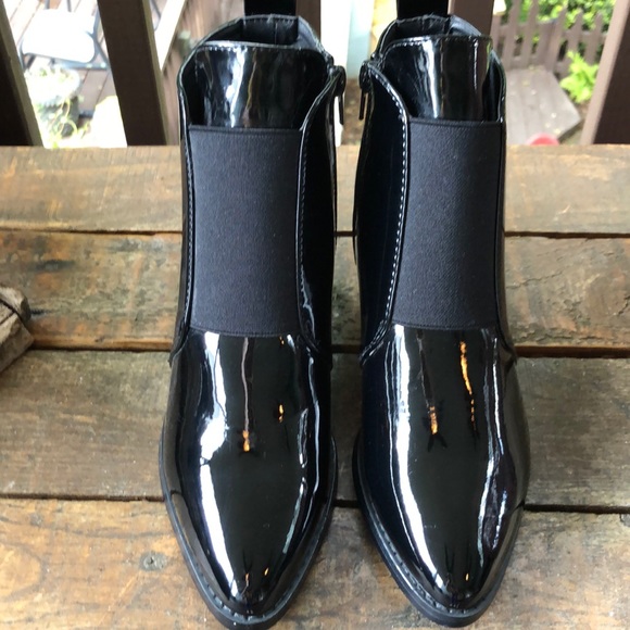 Gorgeous NEW Black Patent mid-heel Booties. 7 - Picture 4 of 6